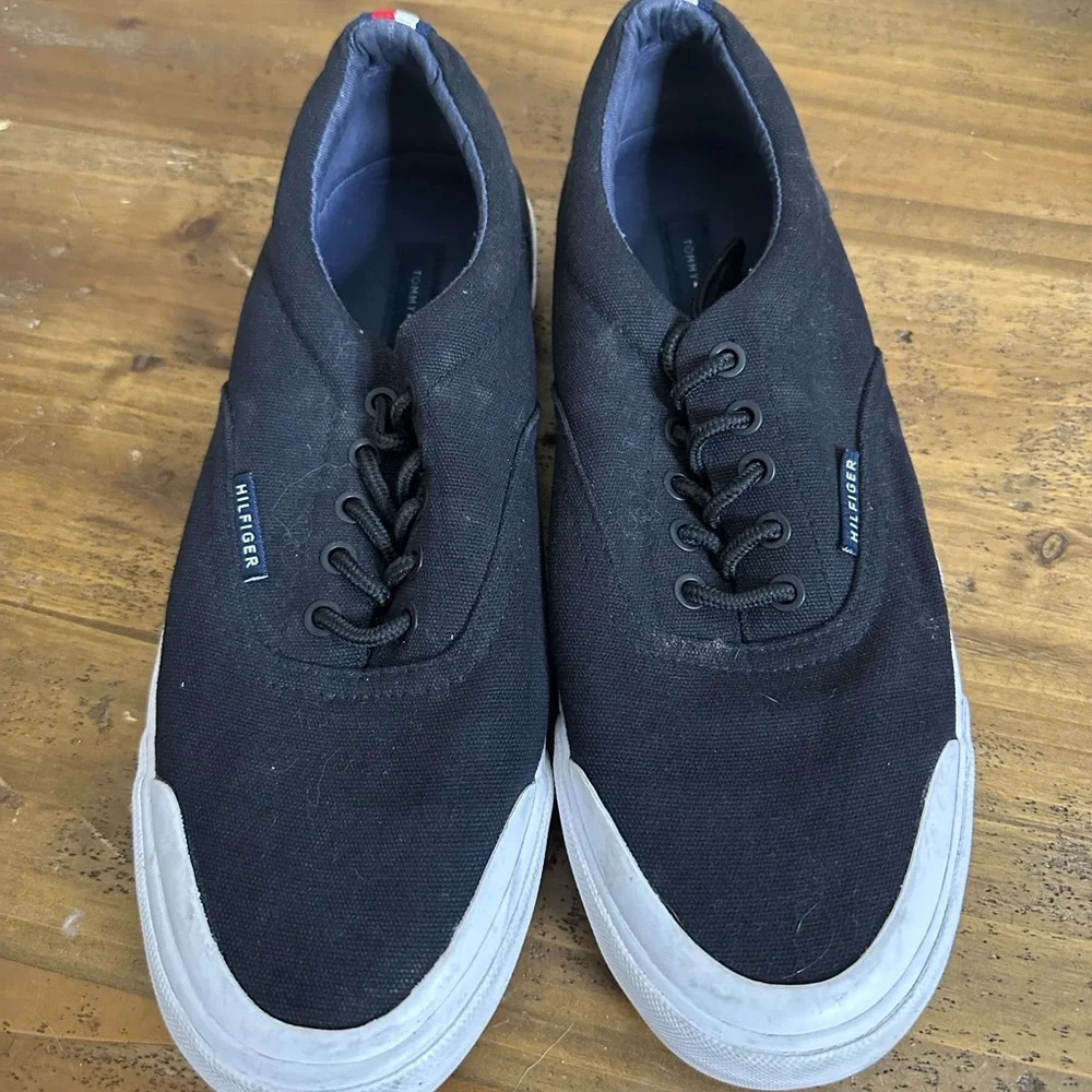 TOMMY HILFIGER Men's Pallet Sneakers size 9.5